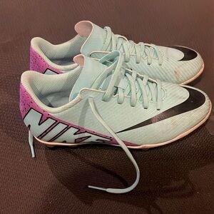 Girls Nike Soccer Cleats 2.5Y